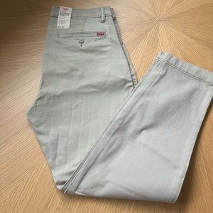 Men’s Levi Chino Pants